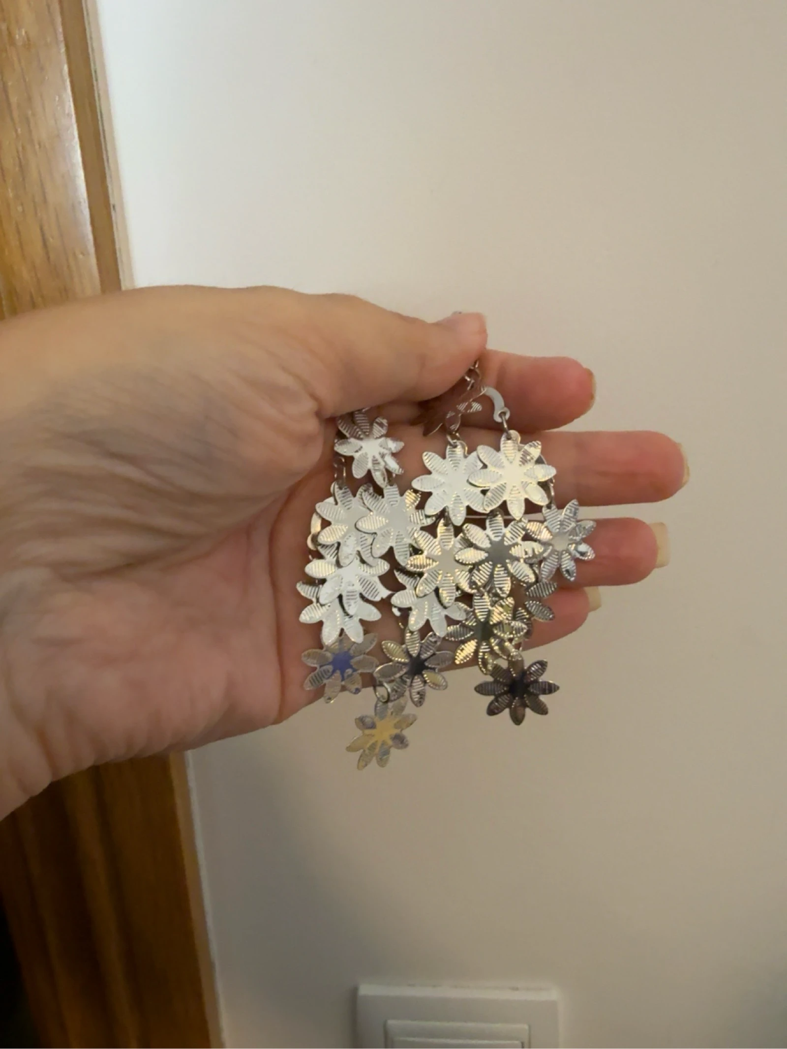 Long silver flower earrings metal new with tag – photo 3